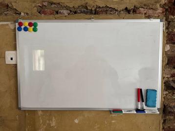 Tableau blanc magnétique 57 x 90 cm beschikbaar voor biedingen