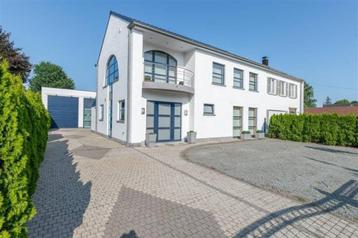 Volledig gerenoveerde woning met loods te koop beschikbaar voor biedingen