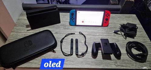 Nintendo Switch OLED-console + hoes: compleet + garantie, Games en Spelcomputers, Games | Nintendo Switch, Zo goed als nieuw, Verzenden