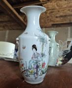 Petit vase antique en porcelaine chinoise avec calligraphie, Antiquités & Art, Enlèvement ou Envoi