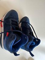 2 paar kinder basketschoenen.maat 31-32 vermoedelijk, Sport en Fitness, Basketbal, Ophalen, Zo goed als nieuw