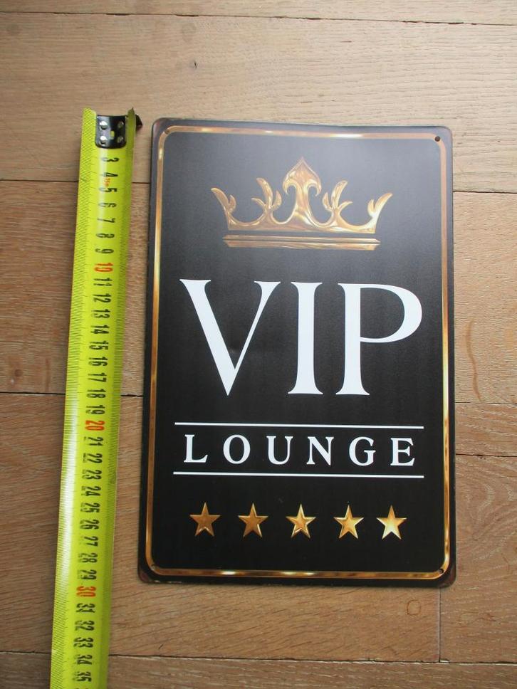 ijzeren Vip lounge plaat ,mooi voor in clubhuis of poolhouse, Collections, Marques & Objets publicitaires, Neuf, Panneau publicitaire