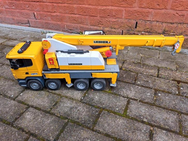 Buder Scania Liebherr 1045-4.1 tweedehands uit het jaar 2009, Kinderen en Baby's, Speelgoed |Speelgoedvoertuigen, Zo goed als nieuw