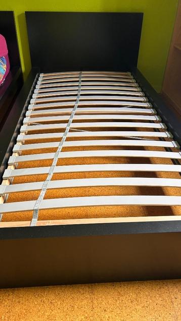 Bed met lattenbodem beschikbaar voor biedingen