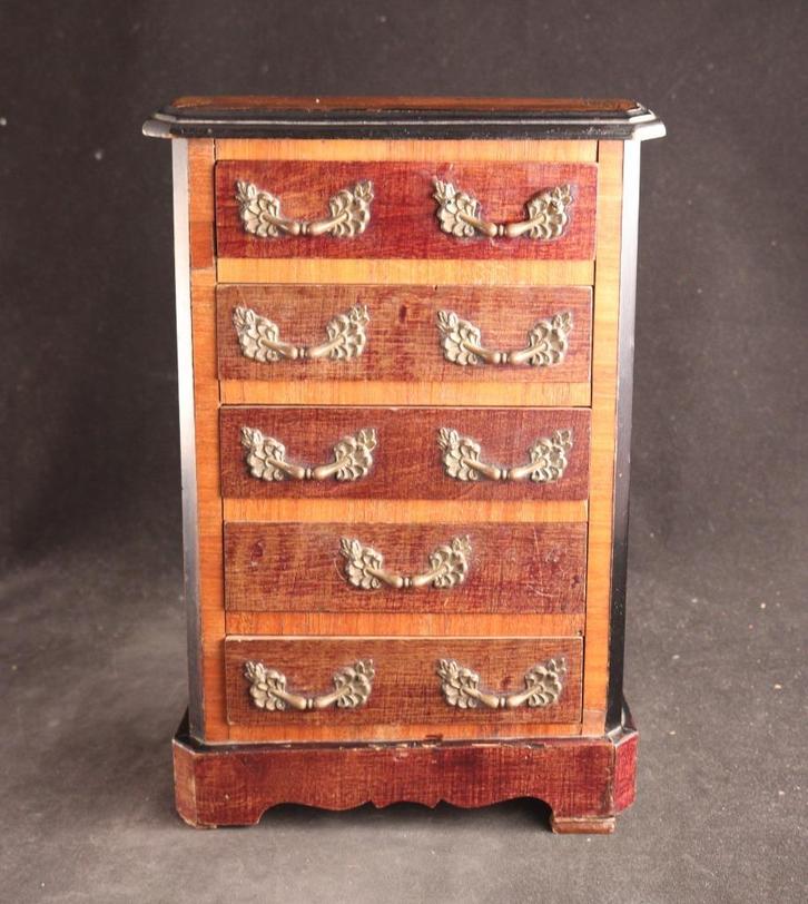 Antiek model van een ladekastje, Antiek en Kunst, Antiek | Overige Antiek, Ophalen of Verzenden