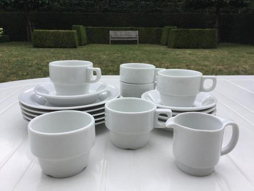 Porseleinen Ontbijtservies  (17 stuks)  6€/set, Huis en Inrichting, Keuken | Servies, Zo goed als nieuw, Compleet servies, Effen