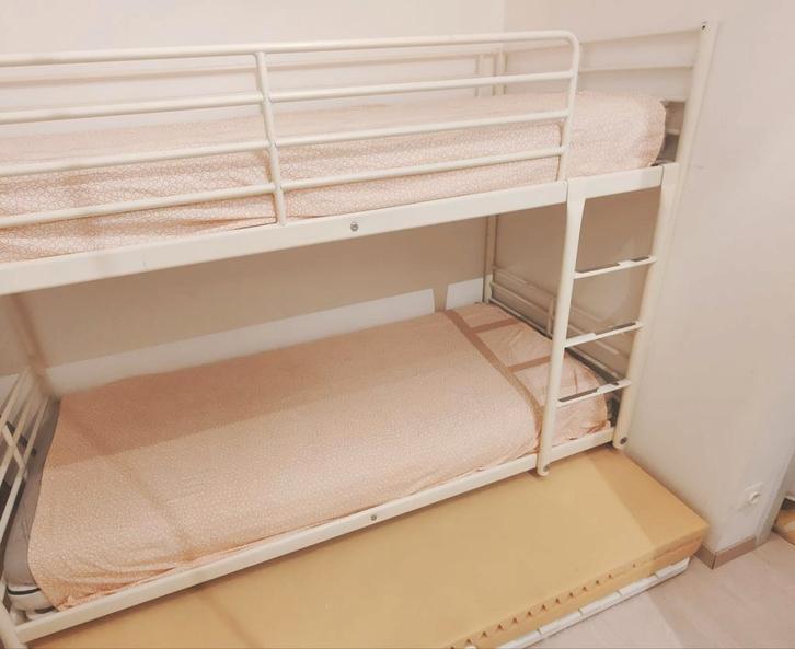 IKEA stapelbed met 3 bedbodems – zeer goede staat, Huis en Inrichting, Slaapkamer | Stapelbedden en Hoogslapers, Zo goed als nieuw