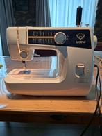 Brother naaimachine met accessoires, Hobby en Vrije tijd, Naaimachines en Toebehoren, Ophalen, Zo goed als nieuw, Naaimachine