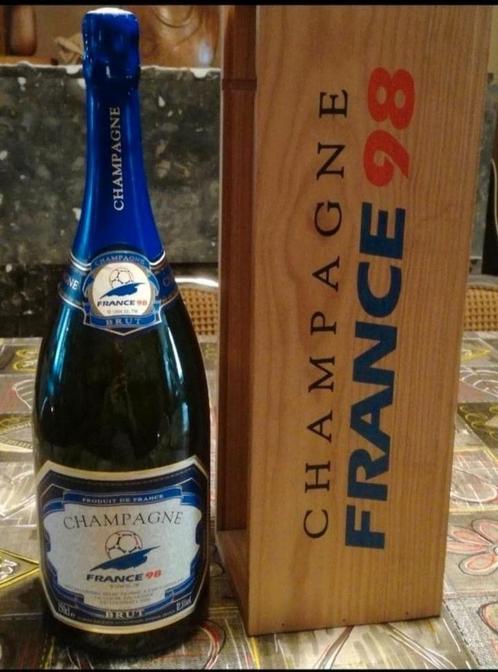 ✓CHAMPAGNE 1500 ml FRANCE 98 (Wereldbeker voetbal 1998), Verzamelen, Wijnen, Nieuw, Champagne, Frankrijk, Vol, Ophalen