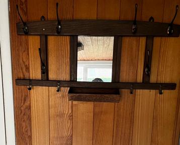 Oude kapstok beschikbaar voor biedingen