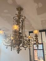 Antieke koperen luster, Enlèvement