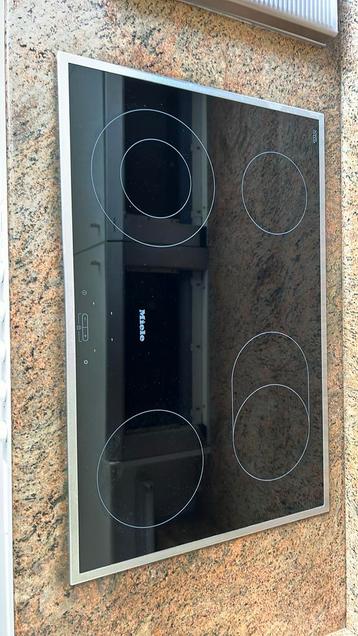 Table de cuisson vitrocéramique Miele KM 5607, Electroménager, Tables de cuisson, 4 zones de cuisson, Encastré, Enlèvement, Utilisé