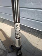 Stunt step met helm, Fietsen en Brommers, Ophalen, Gebruikt