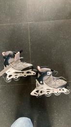 Rollers décathlon avec protections, Sports & Fitness, Patins à roulettes alignées, Utilisé, Enfants, Rollers 4 roues en ligne