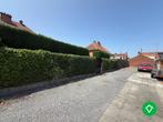 Stevige woning met 3 slaapkamers, tuin en garage in een rust, 200 tot 500 m², 3 kamers, Hoekwoning, Provincie West-Vlaanderen