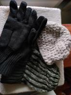 vintage 2 wollen mutsen + 1 paar handschoenen, Enlèvement ou Envoi, Comme neuf, Gants