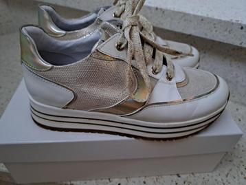 Sneakers communie maat 34 merk RTB1 x gedragen !, Enlèvement ou Envoi, Comme neuf, Chaussures, Fille