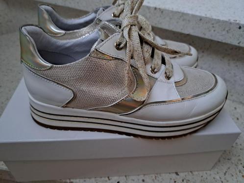 Sneakers communie maat 34 merk RTB1 x gedragen !, Kinderen en Baby's, Kinderkleding | Schoenen en Sokken, Zo goed als nieuw, Schoenen