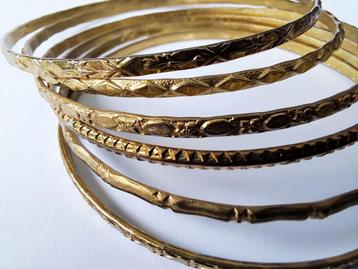 Set van 6 goudkleurige armbanden - diameter 6.5cm