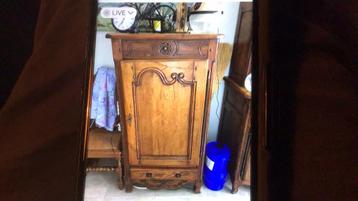 Antieke kast beschikbaar voor biedingen