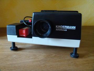 Projecteur , table et écran de projection, Enlèvement, Comme neuf, Avec écran