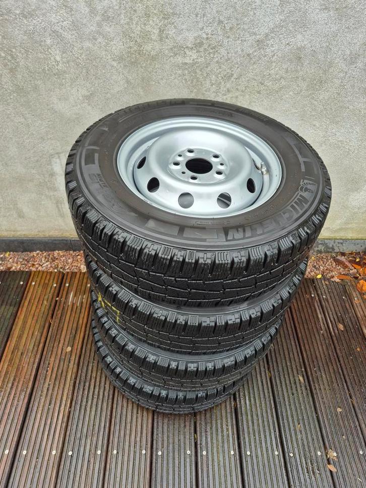 Winterbanden op stalen velg + bandendruksensors, Auto-onderdelen, Banden en Velgen, Band(en), Winterbanden, Ophalen