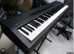 YAMAHA P60 DIGITALE PIANO MET STATIEF, Muziek en Instrumenten, Piano's, Ophalen, Zo goed als nieuw, Zwart, Piano