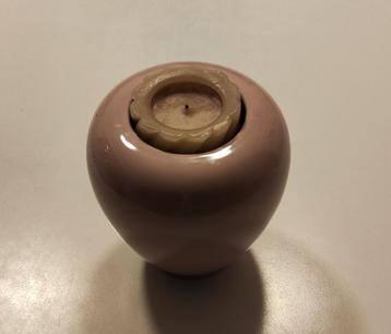 Keramische kaarsenhouder.  beschikbaar voor biedingen