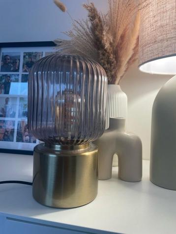 Tafel lamp beschikbaar voor biedingen