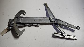 Raammechaniek hand linksvoor  BMW 3-serie E30 sedan touring  beschikbaar voor biedingen