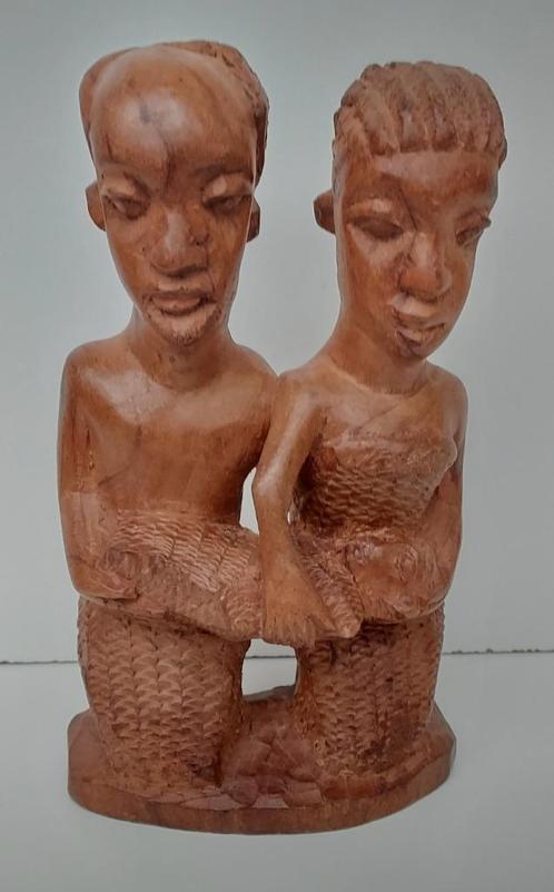 Afrikaans natuur houten beeldje man-vrouw-baby, Antiek en Kunst, Kunst | Beelden en Houtsnijwerken, Ophalen of Verzenden