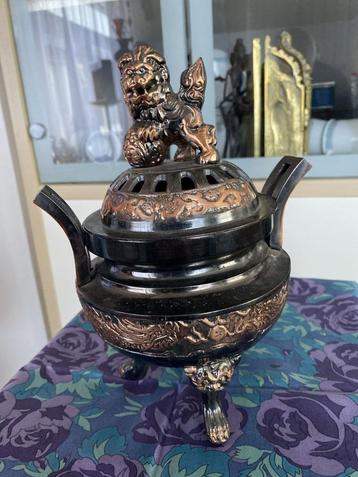 China, 20e eeuw. Bronzen Fo-hond parfumbrander beschikbaar voor biedingen