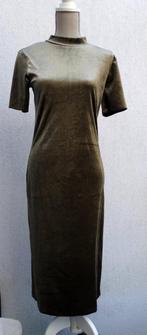 Jolie robe en panne de velours Zara M/L - neuve, Vêtements | Femmes, Zara, Enlèvement ou Envoi, Neuf, Taille 38/40 (M)