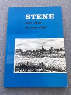 Stene een dorp in een stad (Oostende), Boeken, Geschiedenis | Stad en Regio, Ophalen of Verzenden, Zo goed als nieuw