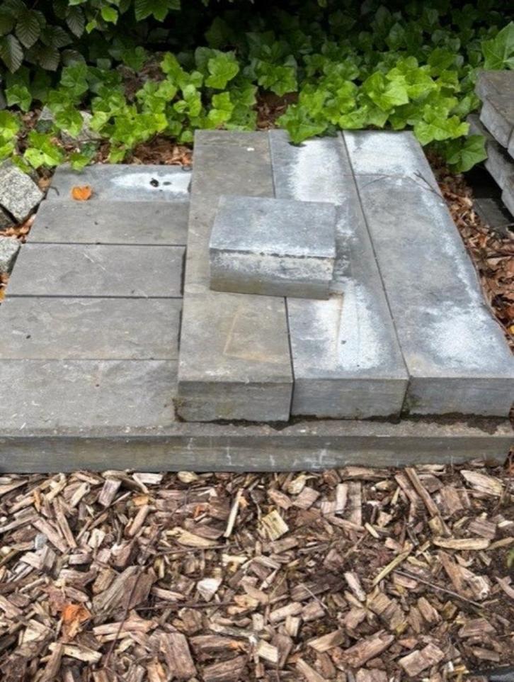 Boordsteen blauwe hardsteen (per stuk of per lot), Tuin en Terras, Bielzen en Borduren, Zo goed als nieuw, Border, Natuursteen