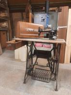 Antieke naaimachine Anker, Ophalen, Naaimachine