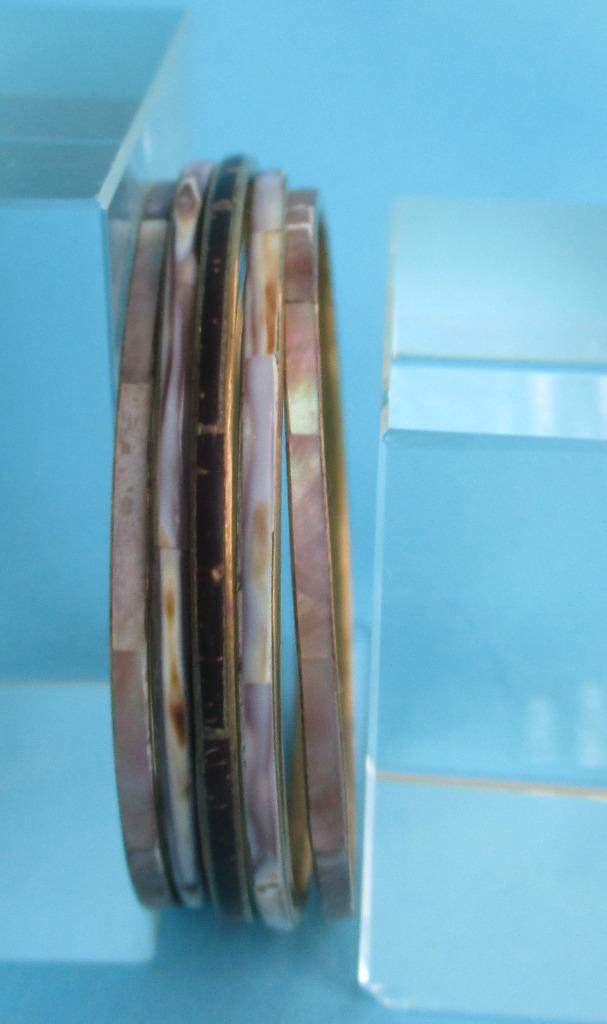 Armb.-AP30: Parelmoer-5xGemixed-4mm-binnenmaat -6,6 / 6,7cm, Handtassen en Accessoires, Armbanden, Nieuw, Overige materialen, Verzenden