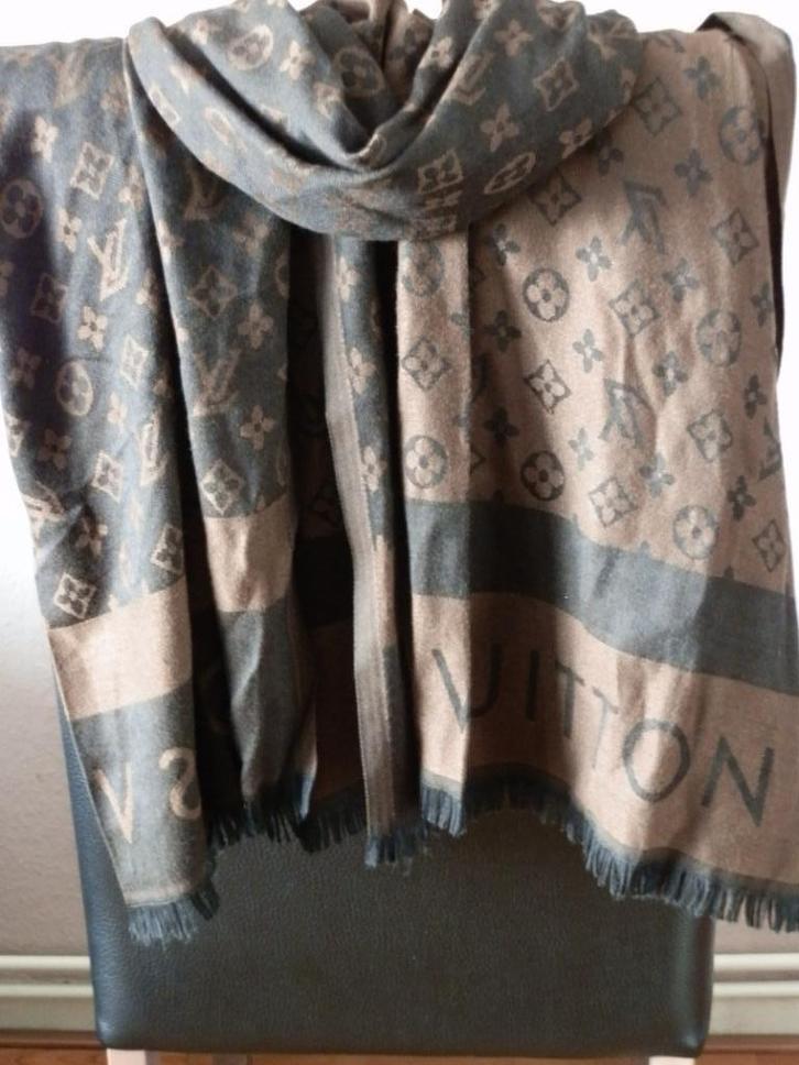 Louis Vuitton sjaal. Bruin., Kleding | Dames, Mutsen, Sjaals en Handschoenen, Zo goed als nieuw, Sjaal, Ophalen of Verzenden