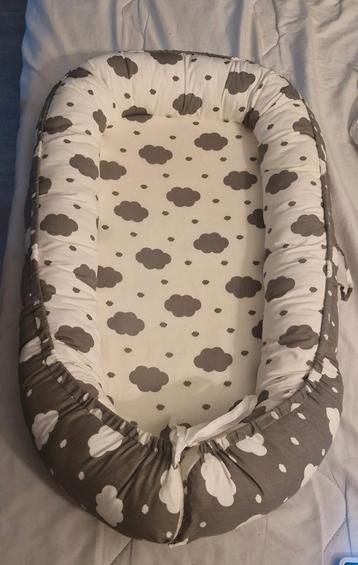 Un nid pour bébé il est comme neuf 0492776471 beschikbaar voor biedingen