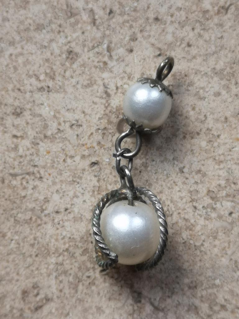 Hangertje met 2 pareltjes 2 cm, Hobby en Vrije tijd, Kralen en Sieraden maken, Ophalen of Verzenden