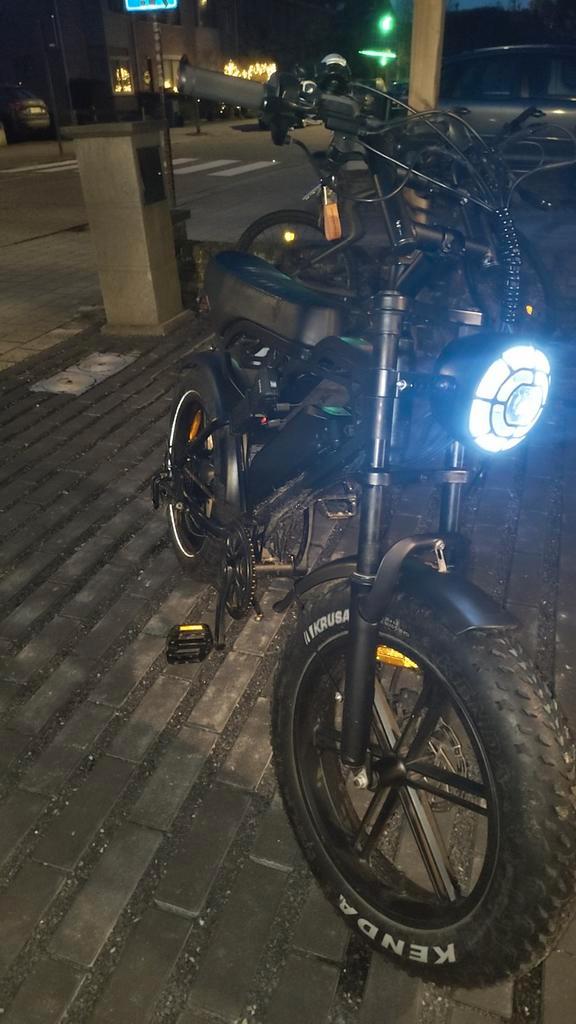 V20 pro fatbike goede staat, Fietsen en Brommers, Elektrische fietsen, Zo goed als nieuw, 51 tot 55 cm, 50 km per accu of meer