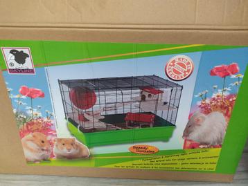 Cage pour hamster,larg 43cm, longueur 74 cm,49cm hauteur.