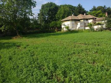 Ontsnap naar Rust: Landelijk Huis met Groot Perceel in Senok beschikbaar voor biedingen