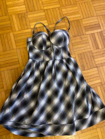 Vintage guess dress  beschikbaar voor biedingen