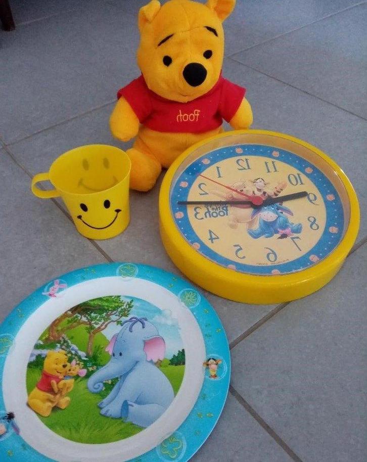 Winnie Pooh nieuw knuffel 28cm kinderbord beker gratis klok, Kinderen en Baby's, Babyvoeding en Toebehoren, Zo goed als nieuw