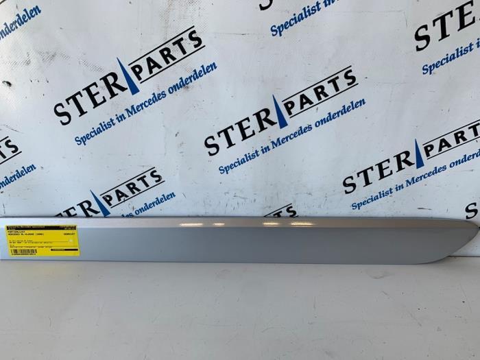 Portierlijst van een Mercedes ML-Klasse, Auto-onderdelen, Carrosserie, Mercedes-Benz, Gebruikt, 3 maanden garantie, Ophalen of Verzenden