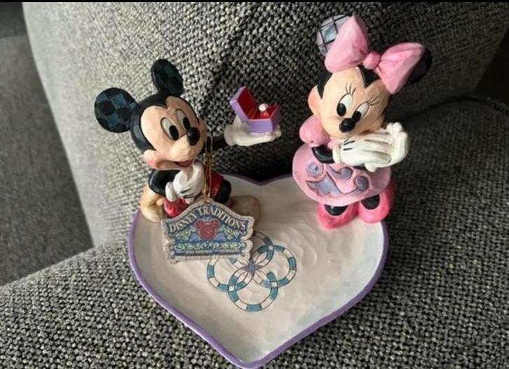Beeldje mickey en minnie disney by jim shore NIEUW, Verzamelen, Beelden en Beeldjes, Nieuw, Fantasy, Ophalen