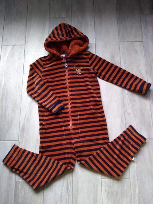 ★ M128 - Woody winteronesie in velours thema berggeit, Enfants & Bébés, Vêtements enfant | Taille 128, Comme neuf, Garçon, Vêtements de nuit ou Sous-vêtements