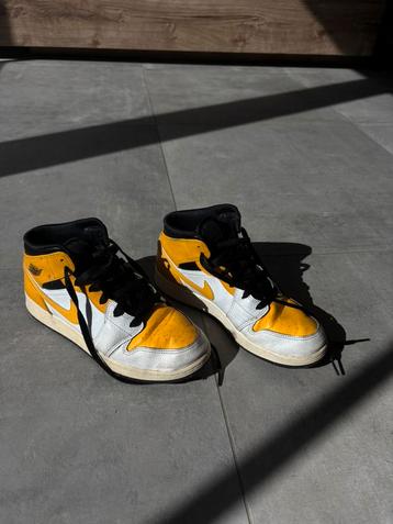Nike air Jordans series high one yellow black beschikbaar voor biedingen