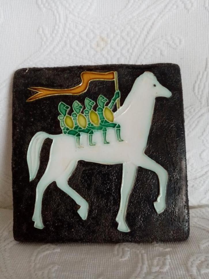 Plaque déco céramique par Odette Dijeux Namur 1955/65 16cm, Antiquités & Art, Antiquités | Céramique & Poterie, Enlèvement ou Envoi